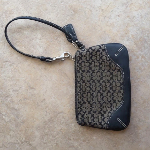 Vintage Coach Wristlet - Picture 2 of 5